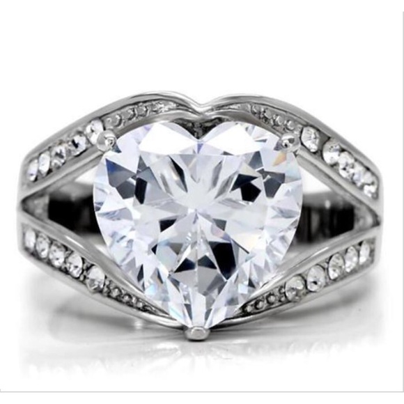 STAINLESS STEEL Large Cubic Zirconia Heart Ring - Picture 12 of 12